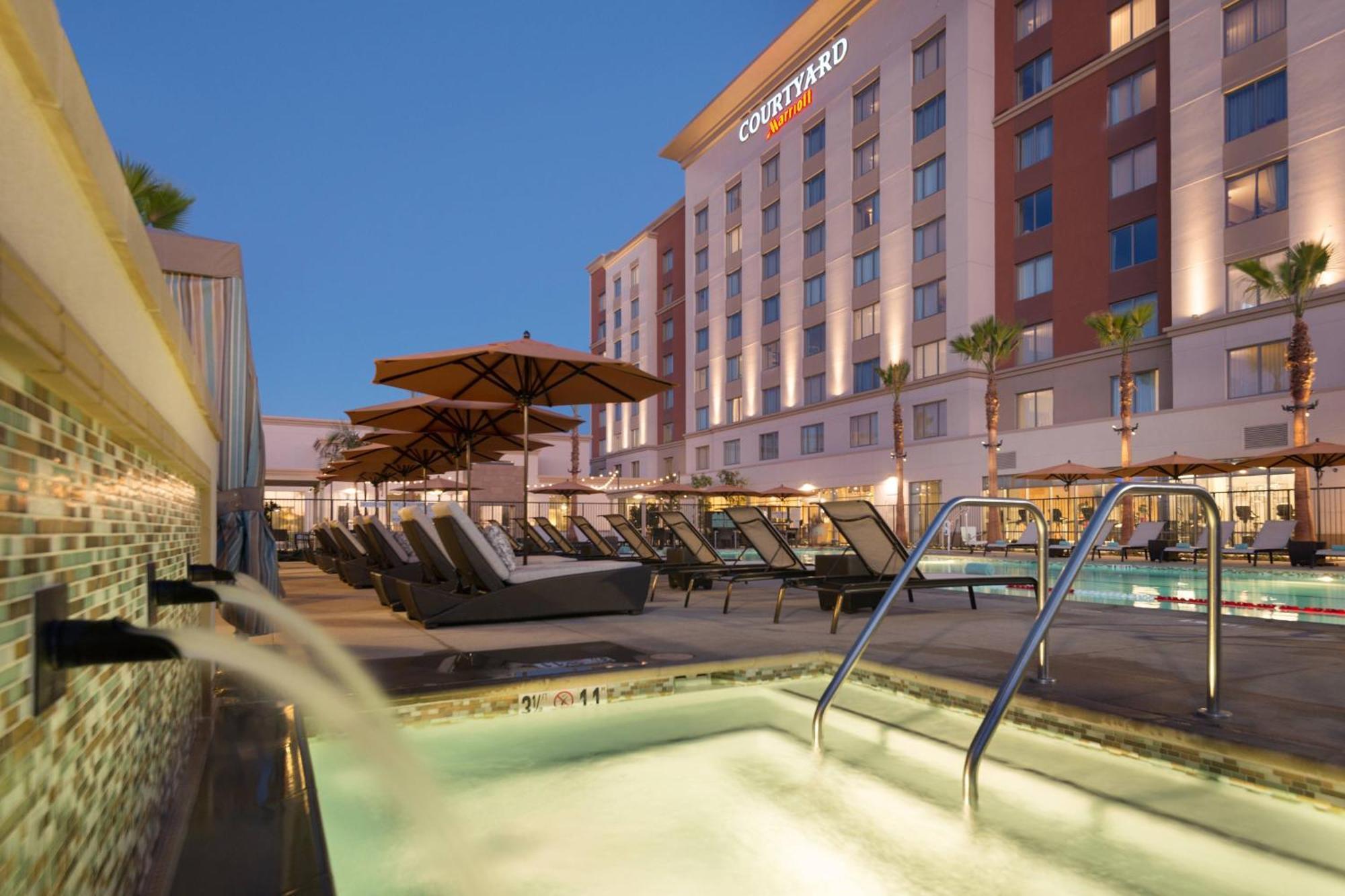 Courtyard By Marriott Irvine Spectrum Exterior foto