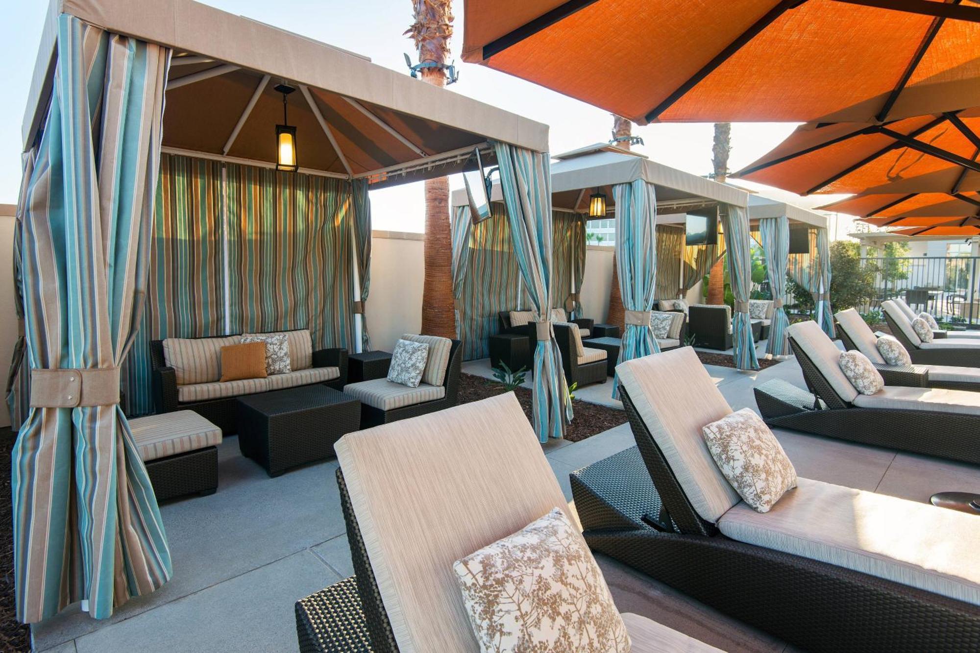 Courtyard By Marriott Irvine Spectrum Exterior foto