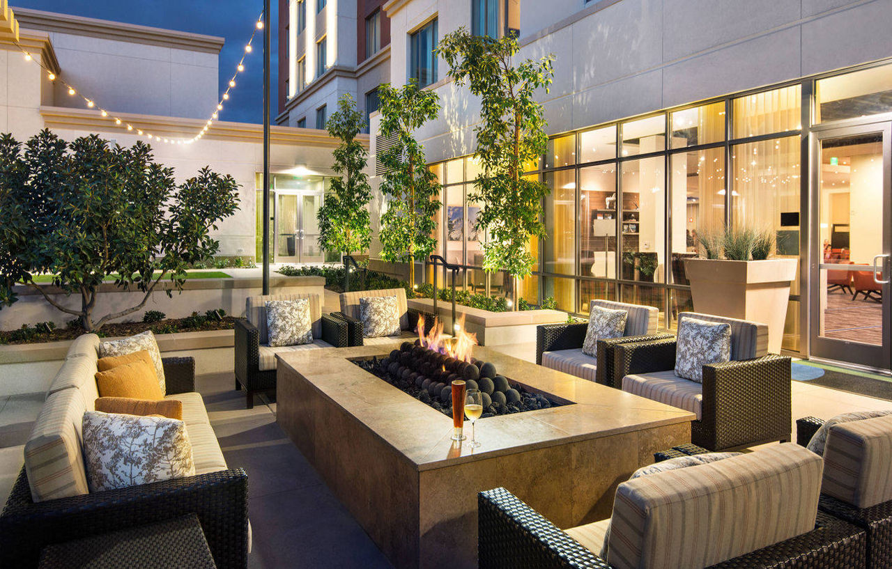 Courtyard By Marriott Irvine Spectrum Exterior foto